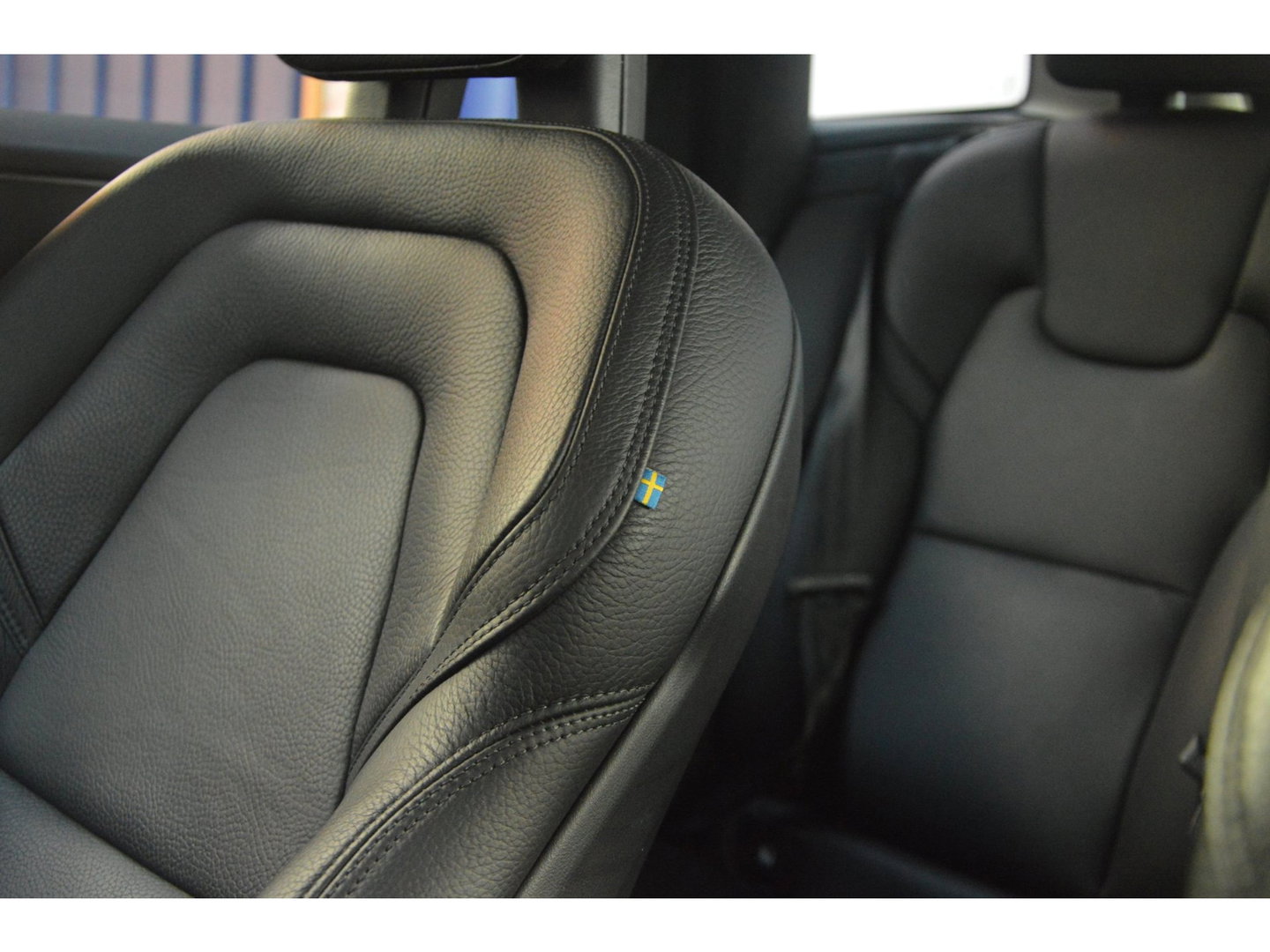 Volvo XC60 T5 Momentum| Trekhaak 2.400 KG | Leer | Keyless | Perfect onderhouden |