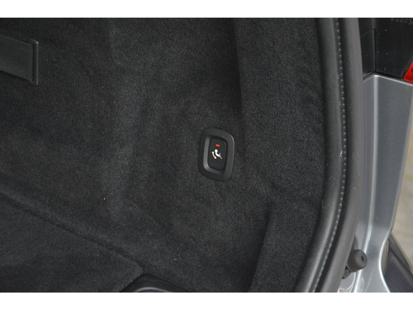 Volvo XC60 T5 Momentum| Trekhaak 2.400 KG | Leer | Keyless | Perfect onderhouden |