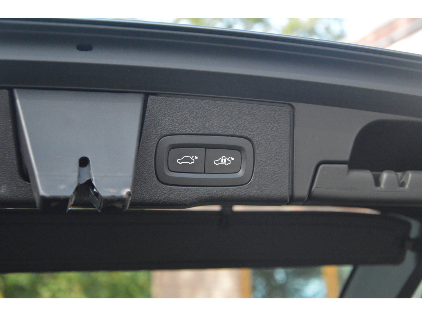 Volvo XC60 T5 Momentum| Trekhaak 2.400 KG | Leer | Keyless | Perfect onderhouden |