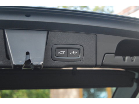 Volvo XC60 T5 Momentum| Trekhaak 2.400 KG | Leer | Keyless | Perfect onderhouden |
