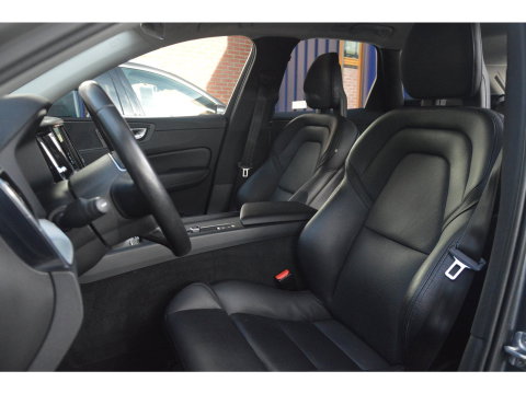 Volvo XC60 T5 Momentum| Trekhaak 2.400 KG | Leer | Keyless | Perfect onderhouden |