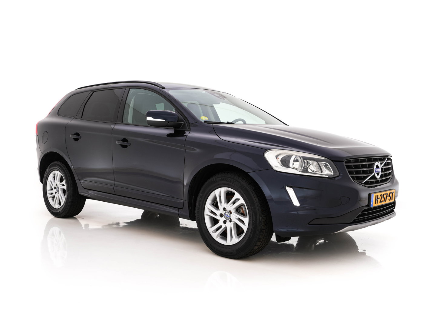 Volvo XC60 2.0 D3 FWD Momentum *LEATHER | NAVI-FULLMAP | COMFORTSEATS | ECC | PDC | CRUISE | PRIVACYGLASS | TOWBAR | 17''ALU*