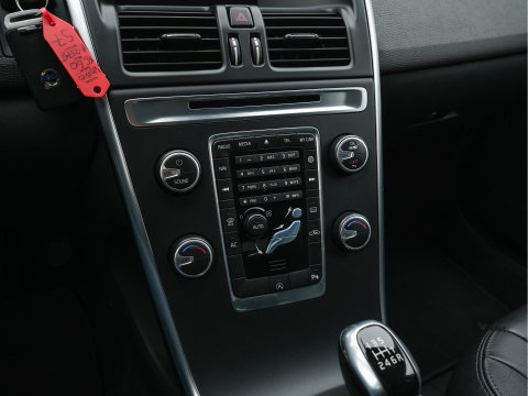 Volvo XC60 2.0 D3 FWD Momentum *LEATHER | NAVI-FULLMAP | COMFORTSEATS | ECC | PDC | CRUISE | PRIVACYGLASS | TOWBAR | 17''ALU*