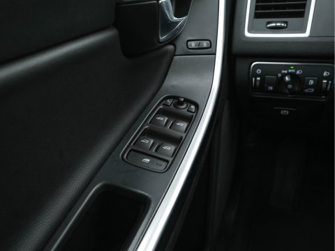 Volvo XC60 2.0 D3 FWD Momentum *LEATHER | NAVI-FULLMAP | COMFORTSEATS | ECC | PDC | CRUISE | PRIVACYGLASS | TOWBAR | 17''ALU*