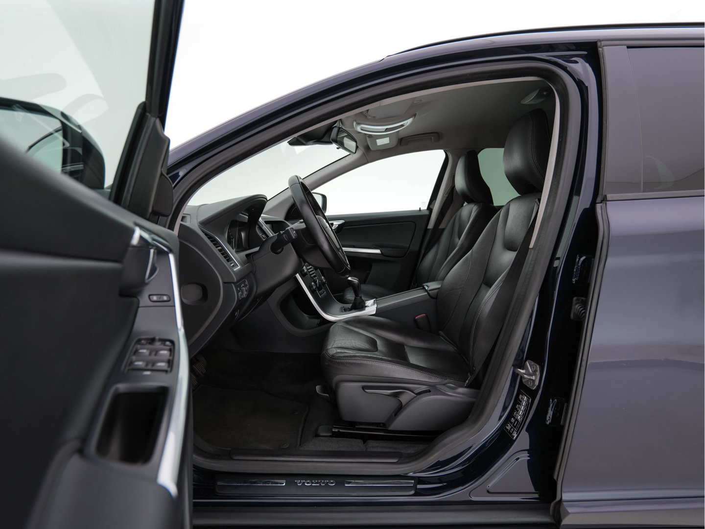Volvo XC60 2.0 D3 FWD Momentum *LEATHER | NAVI-FULLMAP | COMFORTSEATS | ECC | PDC | CRUISE | PRIVACYGLASS | TOWBAR | 17''ALU*