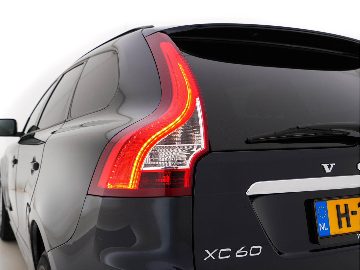 Volvo XC60 2.0 D3 FWD Momentum *LEATHER | NAVI-FULLMAP | COMFORTSEATS | ECC | PDC | CRUISE | PRIVACYGLASS | TOWBAR | 17''ALU*