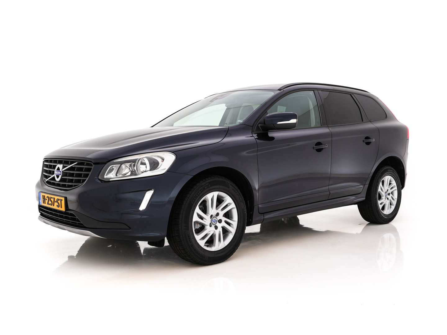 Volvo XC60 2.0 D3 FWD Momentum *LEATHER | NAVI-FULLMAP | COMFORTSEATS | ECC | PDC | CRUISE | PRIVACYGLASS | TOWBAR | 17''ALU*