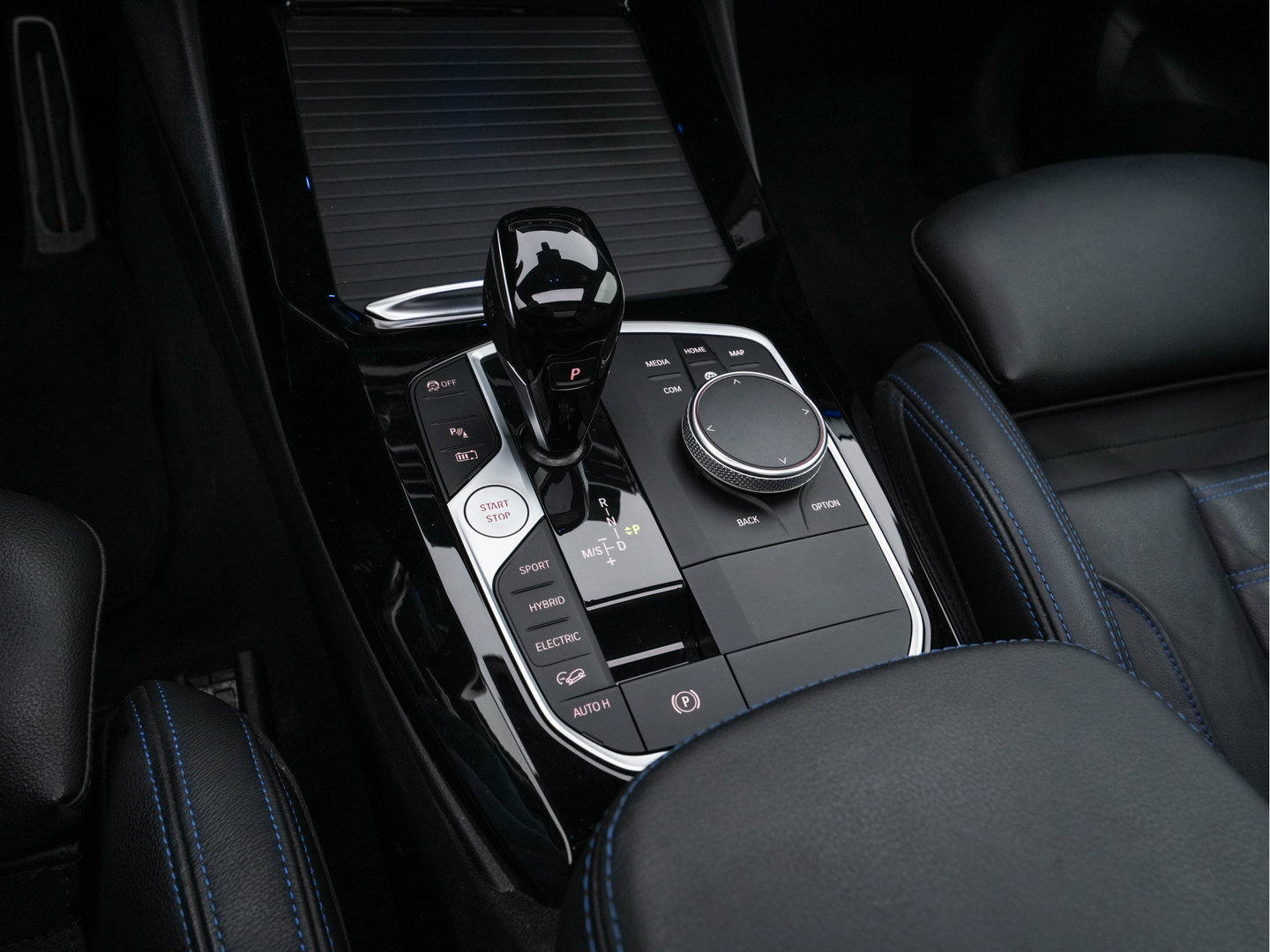BMW X3 xDrive30e Business Edition Plus M-Sportpack (Plug-in) (INCL.BTW) Aut. *PANO | LEATHER | FULL-LED | HARMAN/KARDON | BLIND-SPOT | HEATED-SPORTSEATS | DIGI-COCKPIT | CAMERA | NAVI-FULLMAP | DAB+ | PRIVACY-GLASS | SHIFT-PADDLES | 21''ALU | TOWBAR*