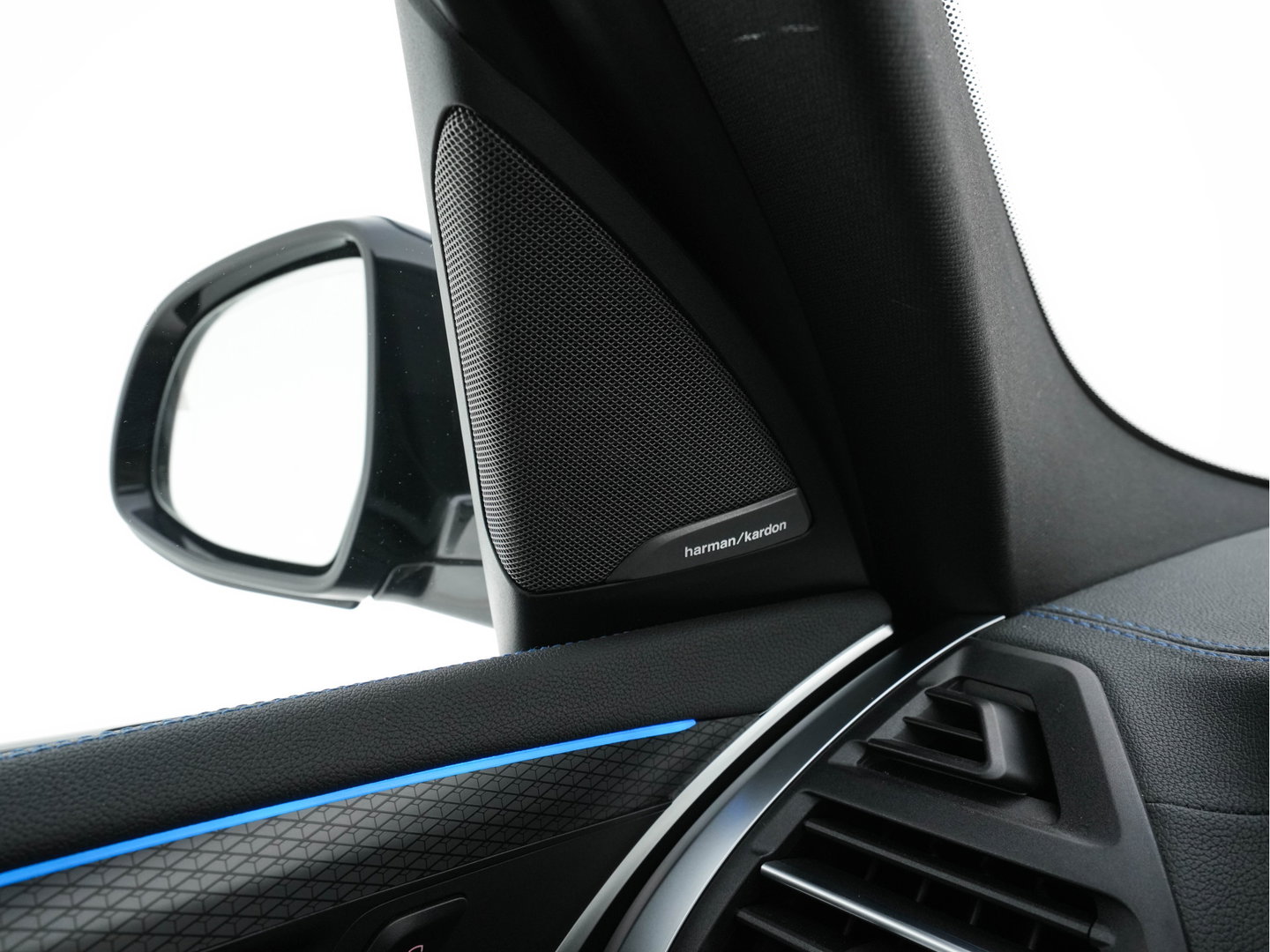 BMW X3 xDrive30e Business Edition Plus M-Sportpack (Plug-in) (INCL.BTW) Aut. *PANO | LEATHER | FULL-LED | HARMAN/KARDON | BLIND-SPOT | HEATED-SPORTSEATS | DIGI-COCKPIT | CAMERA | NAVI-FULLMAP | DAB+ | PRIVACY-GLASS | SHIFT-PADDLES | 21''ALU | TOWBAR*