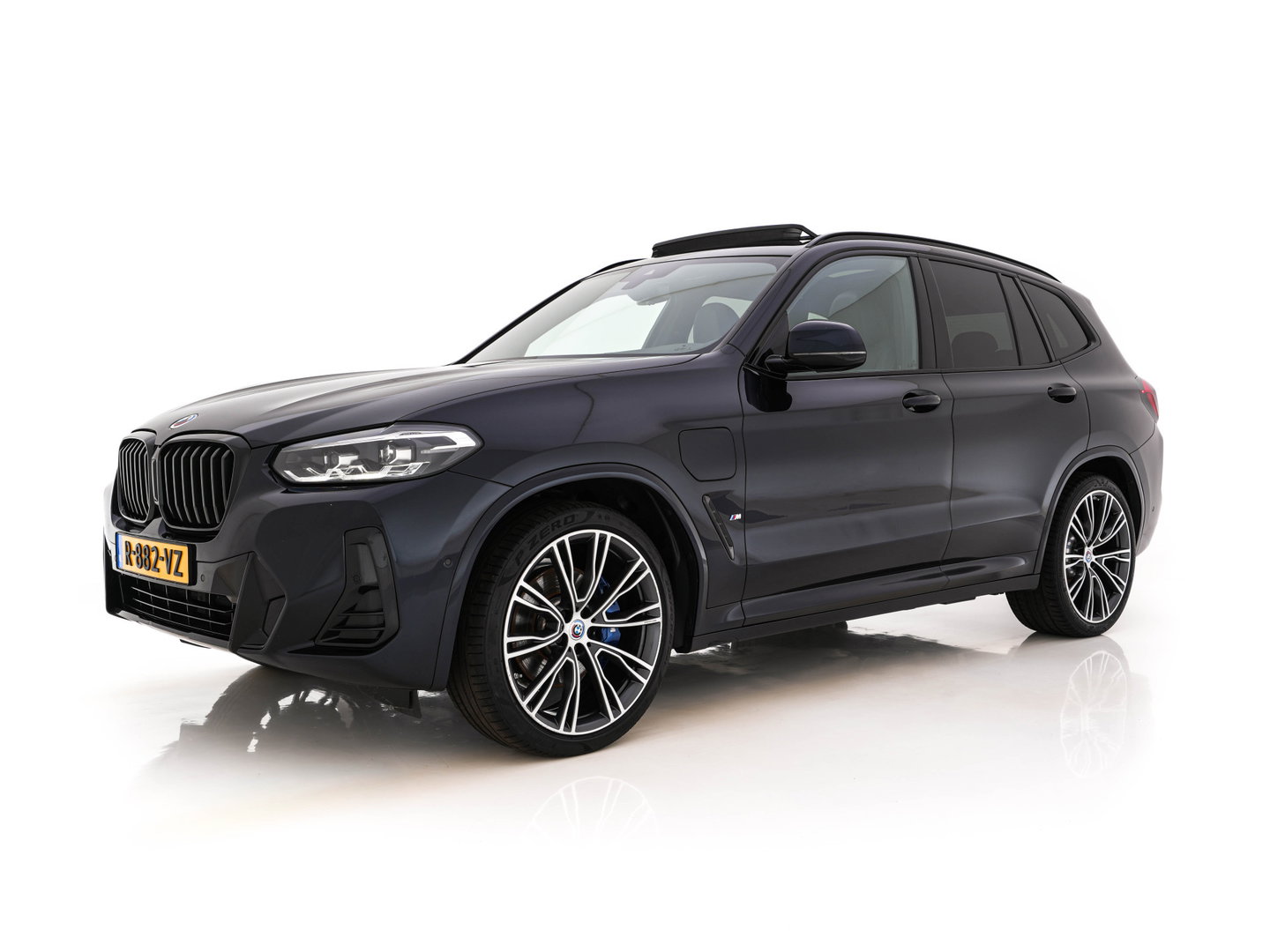 BMW X3 xDrive30e Business Edition Plus M-Sportpack (Plug-in) (INCL.BTW) Aut. *PANO | LEATHER | FULL-LED | HARMAN/KARDON | BLIND-SPOT | HEATED-SPORTSEATS | DIGI-COCKPIT | CAMERA | NAVI-FULLMAP | DAB+ | PRIVACY-GLASS | SHIFT-PADDLES | 21''ALU | TOWBAR*