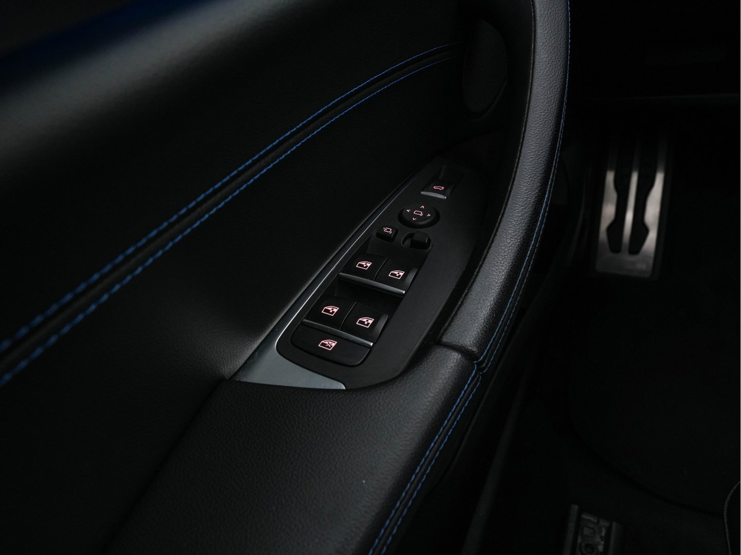 BMW X3 xDrive30e Business Edition Plus M-Sportpack (Plug-in) (INCL.BTW) Aut. *PANO | LEATHER | FULL-LED | HARMAN/KARDON | BLIND-SPOT | HEATED-SPORTSEATS | DIGI-COCKPIT | CAMERA | NAVI-FULLMAP | DAB+ | PRIVACY-GLASS | SHIFT-PADDLES | 21''ALU | TOWBAR*