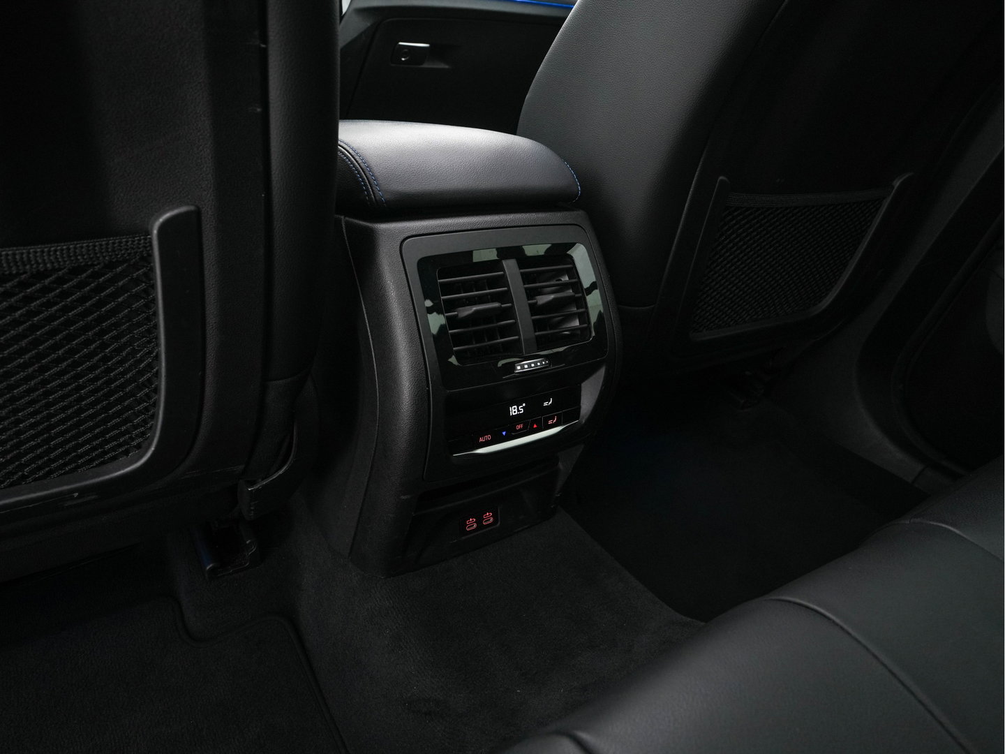 BMW X3 xDrive30e Business Edition Plus M-Sportpack (Plug-in) (INCL.BTW) Aut. *PANO | LEATHER | FULL-LED | HARMAN/KARDON | BLIND-SPOT | HEATED-SPORTSEATS | DIGI-COCKPIT | CAMERA | NAVI-FULLMAP | DAB+ | PRIVACY-GLASS | SHIFT-PADDLES | 21''ALU | TOWBAR*