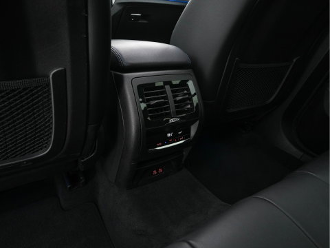 BMW X3 xDrive30e Business Edition Plus M-Sportpack (Plug-in) (INCL.BTW) Aut. *PANO | LEATHER | FULL-LED | HARMAN/KARDON | BLIND-SPOT | HEATED-SPORTSEATS | DIGI-COCKPIT | CAMERA | NAVI-FULLMAP | DAB+ | PRIVACY-GLASS | SHIFT-PADDLES | 21''ALU | TOWBAR*