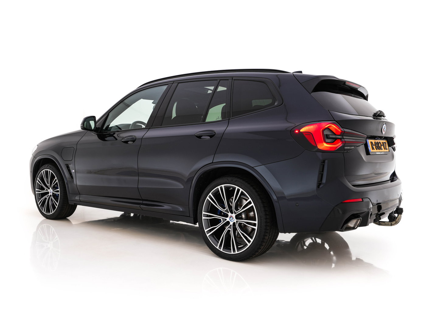 BMW X3 xDrive30e Business Edition Plus M-Sportpack (Plug-in) (INCL.BTW) Aut. *PANO | LEATHER | FULL-LED | HARMAN/KARDON | BLIND-SPOT | HEATED-SPORTSEATS | DIGI-COCKPIT | CAMERA | NAVI-FULLMAP | DAB+ | PRIVACY-GLASS | SHIFT-PADDLES | 21''ALU | TOWBAR*