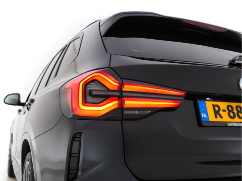 BMW X3 xDrive30e Business Edition Plus M-Sportpack (Plug-in) (INCL.BTW) Aut. *PANO | LEATHER | FULL-LED | HARMAN/KARDON | BLIND-SPOT | HEATED-SPORTSEATS | DIGI-COCKPIT | CAMERA | NAVI-FULLMAP | DAB+ | PRIVACY-GLASS | SHIFT-PADDLES | 21''ALU | TOWBAR*