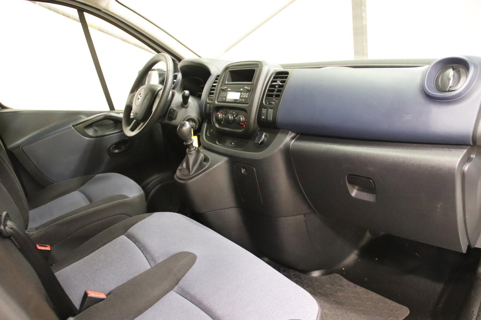Opel Vivaro Combi 1.6 CDTI PERSONEN VERVOER 9 PERSOONS PERSONENBUS Opel Vivaro Combi 1.6 CDTI PERSONENVERVOER 9 PERSOONS PERSONENBUS