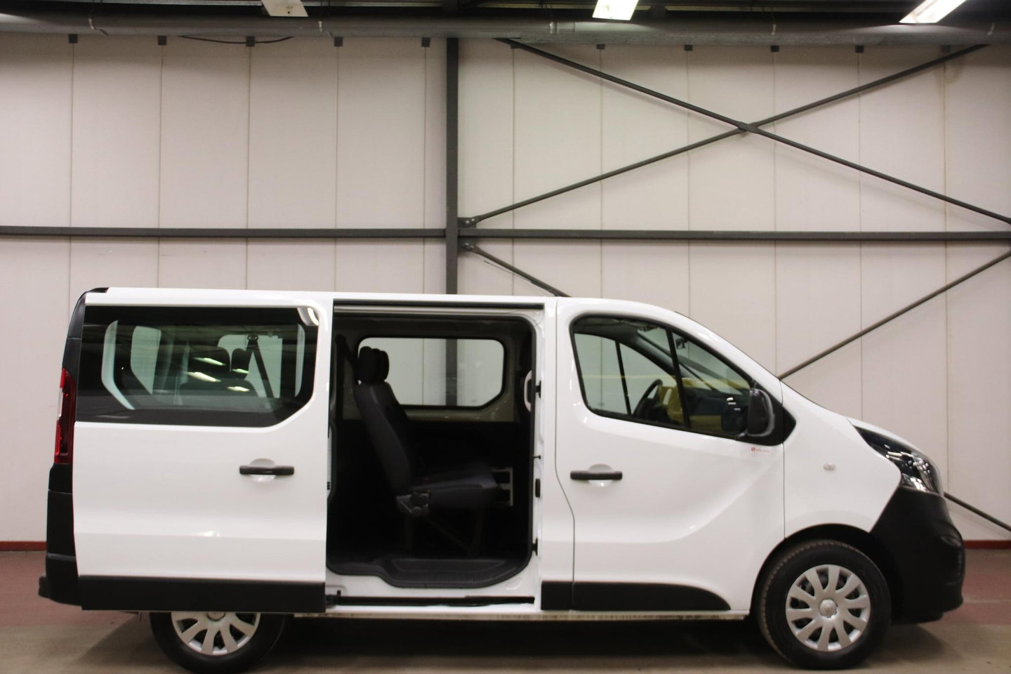 Opel Vivaro Combi 1.6 CDTI PERSONEN VERVOER 9 PERSOONS PERSONENBUS Opel Vivaro Combi 1.6 CDTI PERSONENVERVOER 9 PERSOONS PERSONENBUS