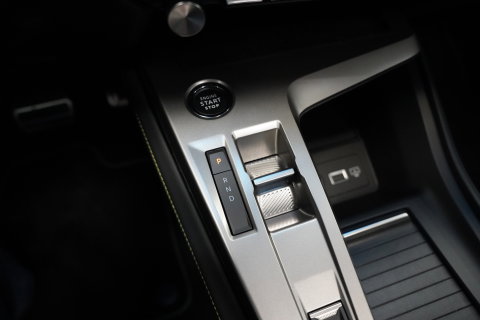 Peugeot 408 e-408 GT Avantage 58 kWh Full-led Panoramadak 19'lmv 24 Maanden garantie* (Vraag naar de voorwaarden)