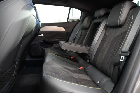 Peugeot 408 e-408 GT Avantage 58 kWh Full-led Panoramadak 19'lmv 24 Maanden garantie* (Vraag naar de voorwaarden)