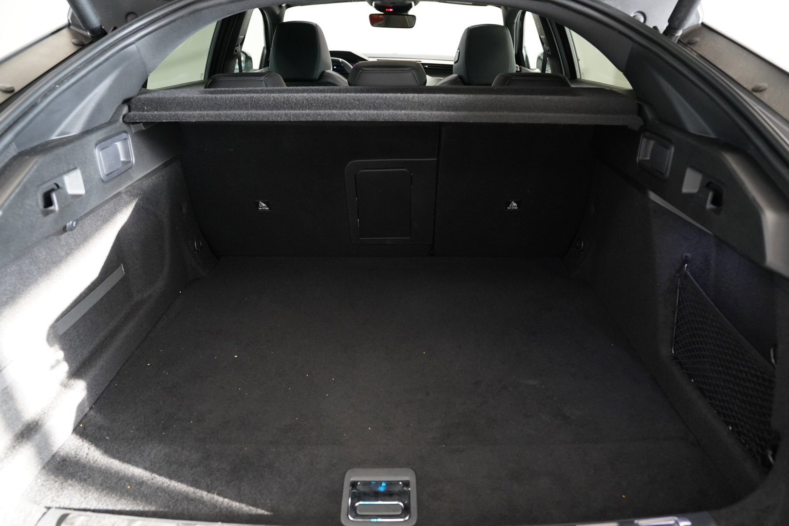 Peugeot 408 e-408 GT Avantage 58 kWh Full-led Panoramadak 19'lmv 24 Maanden garantie* (Vraag naar de voorwaarden)