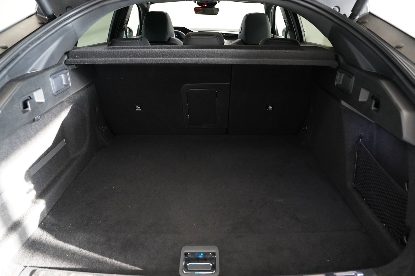 Peugeot 408 e-408 GT Avantage 58 kWh Full-led Panoramadak 19'lmv 24 Maanden garantie* (Vraag naar de voorwaarden)