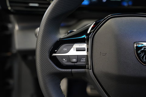 Peugeot 408 e-408 GT Avantage 58 kWh Full-led Panoramadak 19'lmv 24 Maanden garantie* (Vraag naar de voorwaarden)