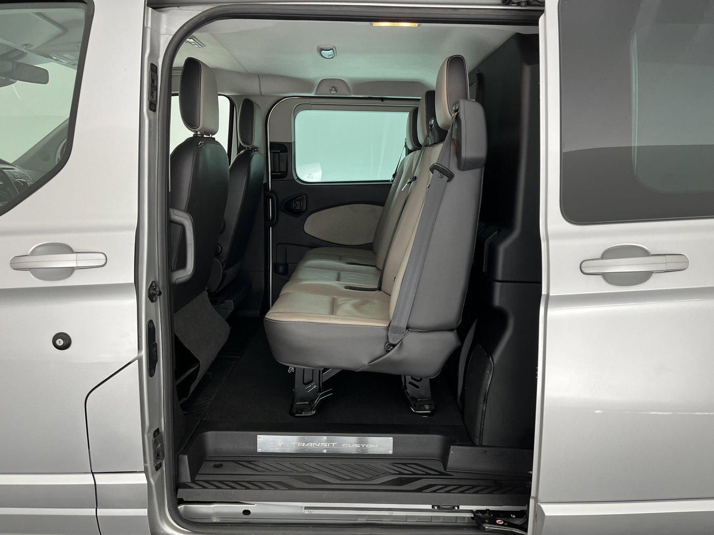 Ford Transit Custom 290 2.2 TDCI L2H1 Limited DC *DUBBEL-CABINE | DUBBELE-SCHUIFDEUR | LEATHER | NAVI-FULLMAP | CAMERA | AIRCO | CRUISE | PDC | 16''ALU | TOWBAR*