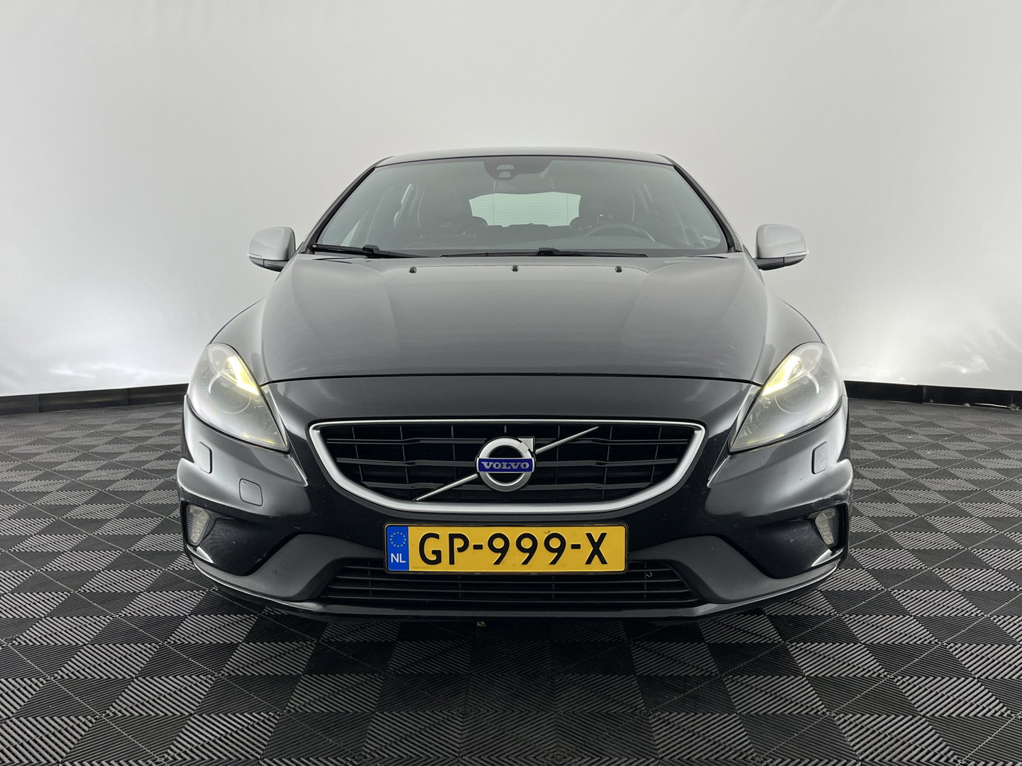 Volvo V40 2.0 D2 R-Design Business *LEATHER-MICROFIBRE | XENON | NAVI-FULLMAP | HEATED-SPORTSEATS | ECC | PDC | CRUISE | 15''ALU | TOWBAR*