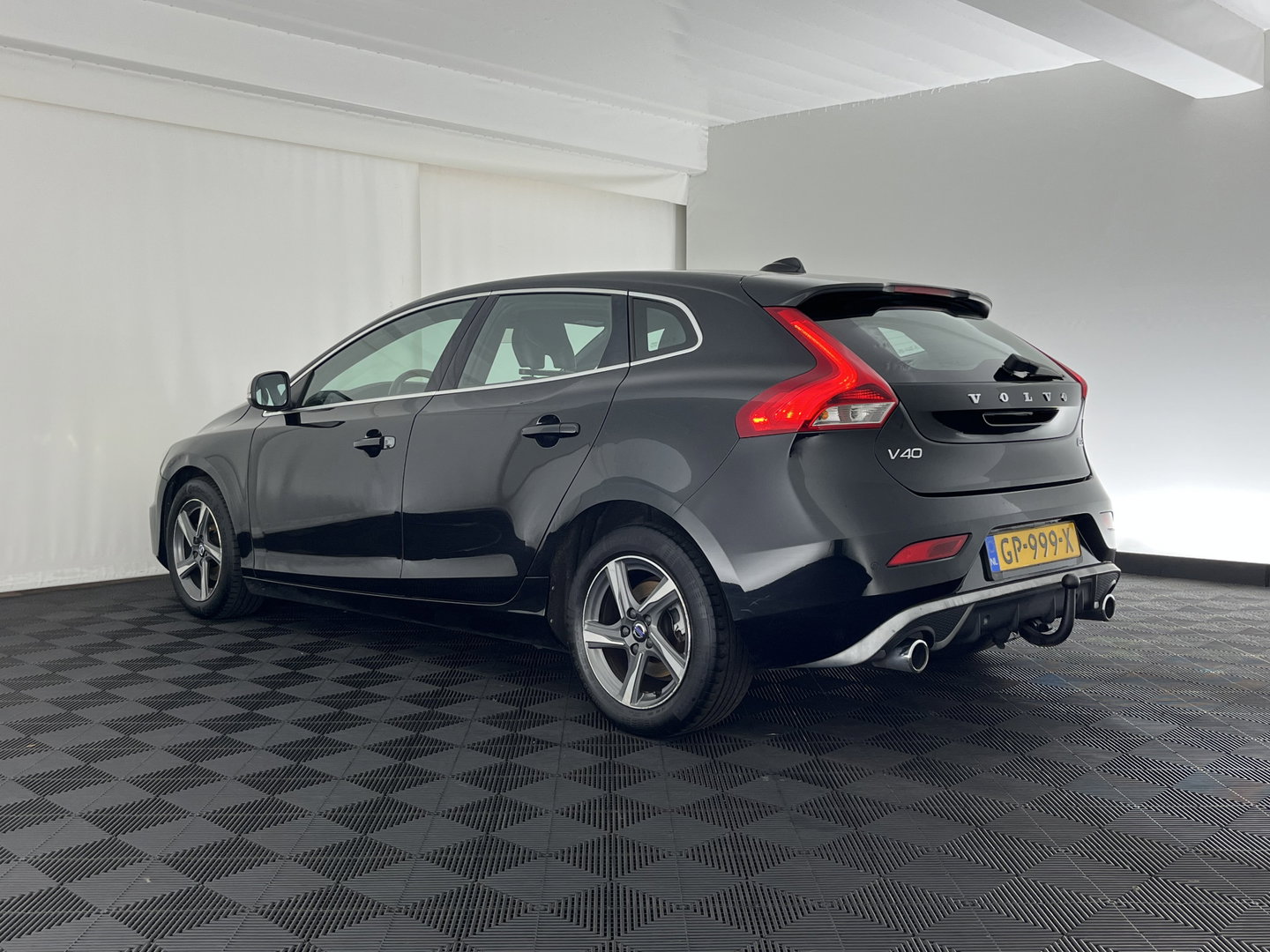 Volvo V40 2.0 D2 R-Design Business *LEATHER-MICROFIBRE | XENON | NAVI-FULLMAP | HEATED-SPORTSEATS | ECC | PDC | CRUISE | 15''ALU | TOWBAR*