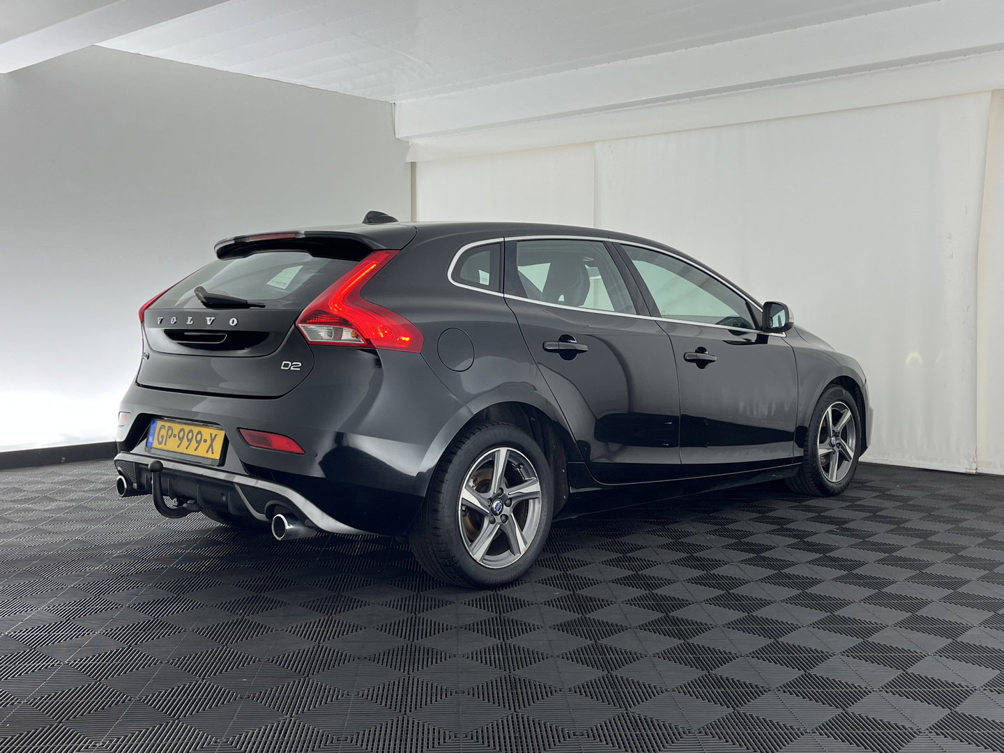 Volvo V40 2.0 D2 R-Design Business *LEATHER-MICROFIBRE | XENON | NAVI-FULLMAP | HEATED-SPORTSEATS | ECC | PDC | CRUISE | 15''ALU | TOWBAR*