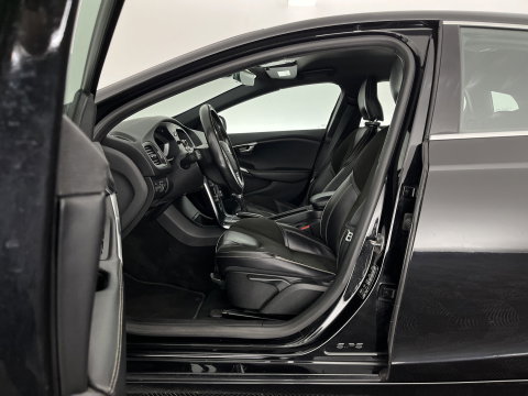 Volvo V40 2.0 D2 R-Design Business *LEATHER-MICROFIBRE | XENON | NAVI-FULLMAP | HEATED-SPORTSEATS | ECC | PDC | CRUISE | 15''ALU | TOWBAR*