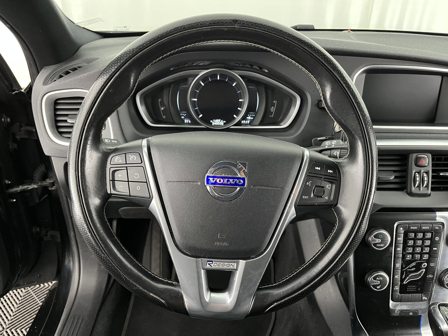 Volvo V40 2.0 D2 R-Design Business *LEATHER-MICROFIBRE | XENON | NAVI-FULLMAP | HEATED-SPORTSEATS | ECC | PDC | CRUISE | 15''ALU | TOWBAR*