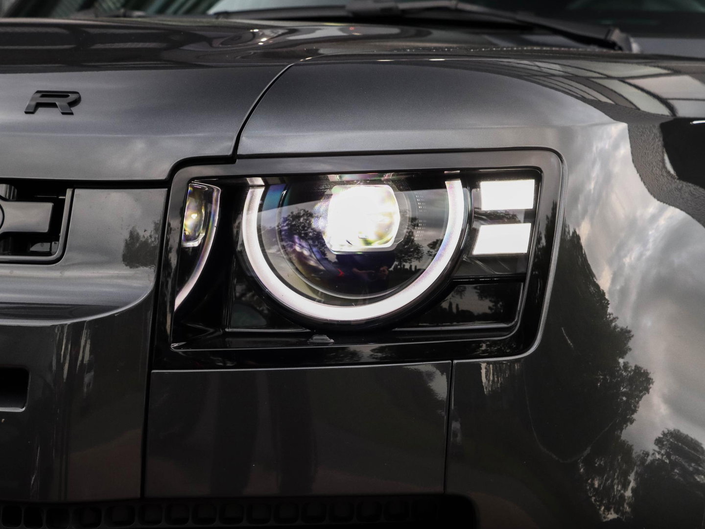 Land Rover Defender 2.0 P300e 110 X-Dynamic HSE |22"|Pano|Trekhaak|360 camera|Stoelkoeling