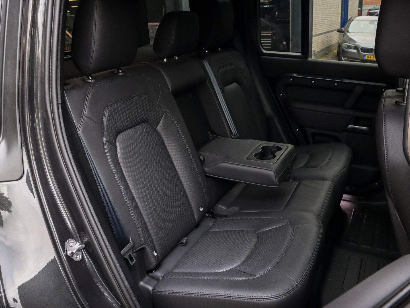 Land Rover Defender 2.0 P300e 110 X-Dynamic HSE |22"|Pano|Trekhaak|360 camera|Stoelkoeling