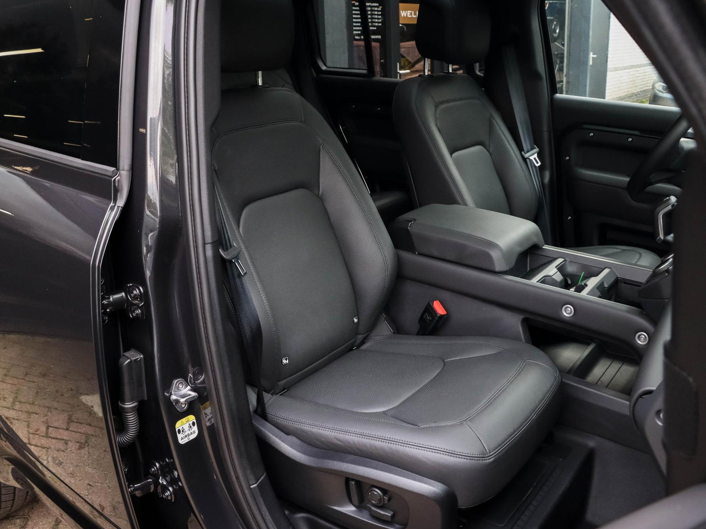 Land Rover Defender 2.0 P300e 110 X-Dynamic HSE |22"|Pano|Trekhaak|360 camera|Stoelkoeling