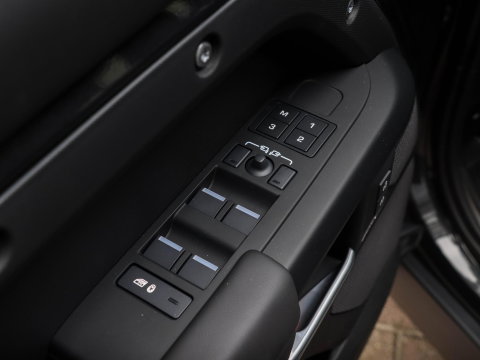 Land Rover Defender 2.0 P300e 110 X-Dynamic HSE |22"|Pano|Trekhaak|360 camera|Stoelkoeling
