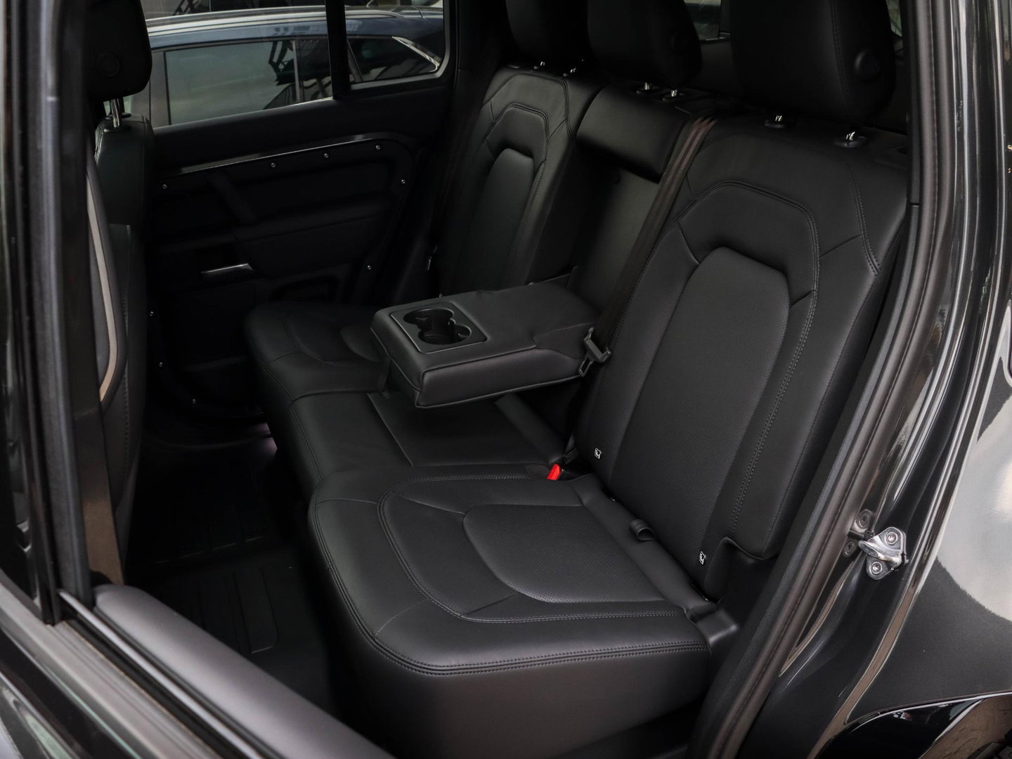 Land Rover Defender 2.0 P300e 110 X-Dynamic HSE |22"|Pano|Trekhaak|360 camera|Stoelkoeling