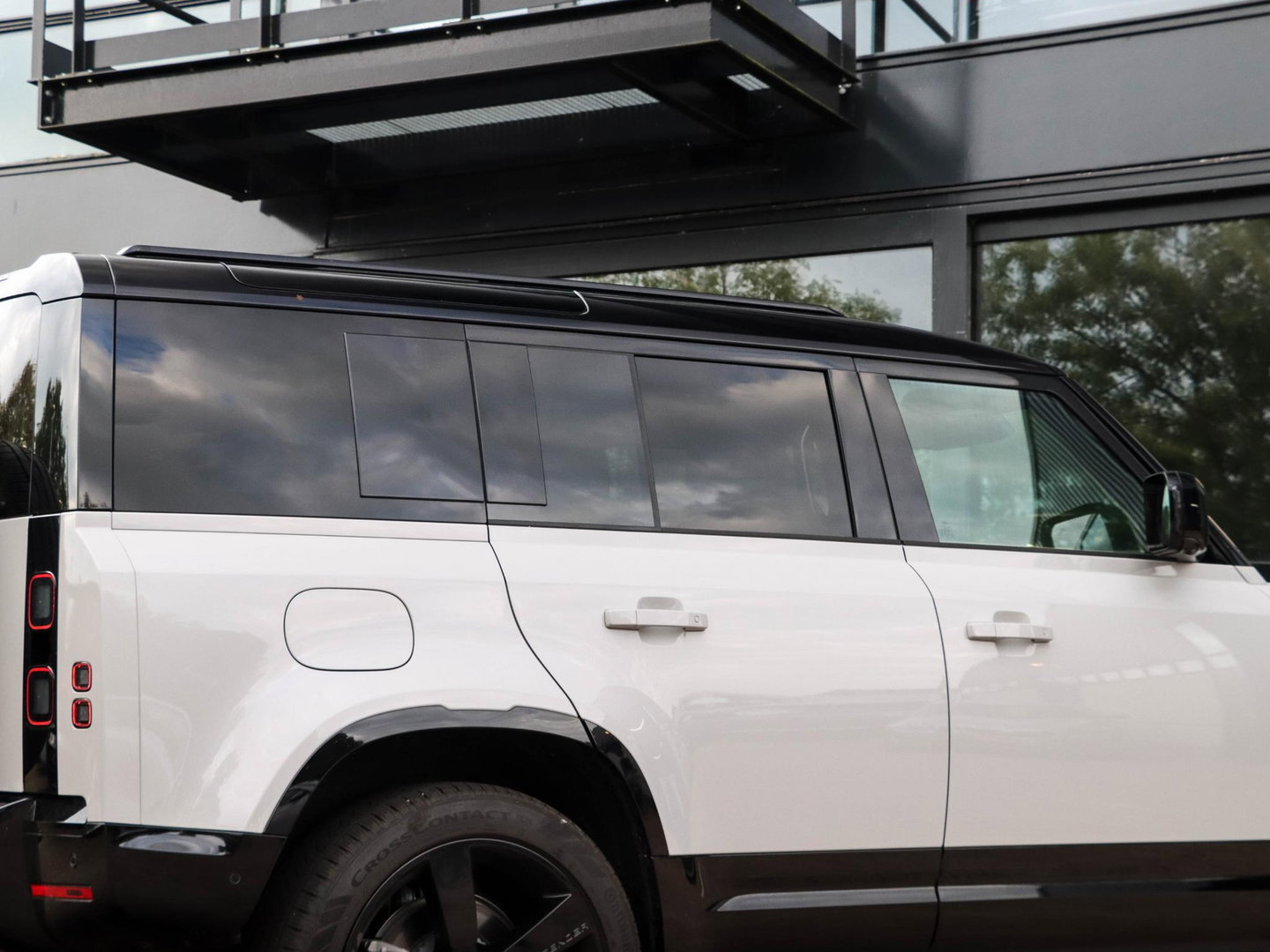 Land Rover Defender 2.0 P300e 110 X-Dynamic HSE |22"|Pano|Trekhaak|360 camera|Stoelkoeling