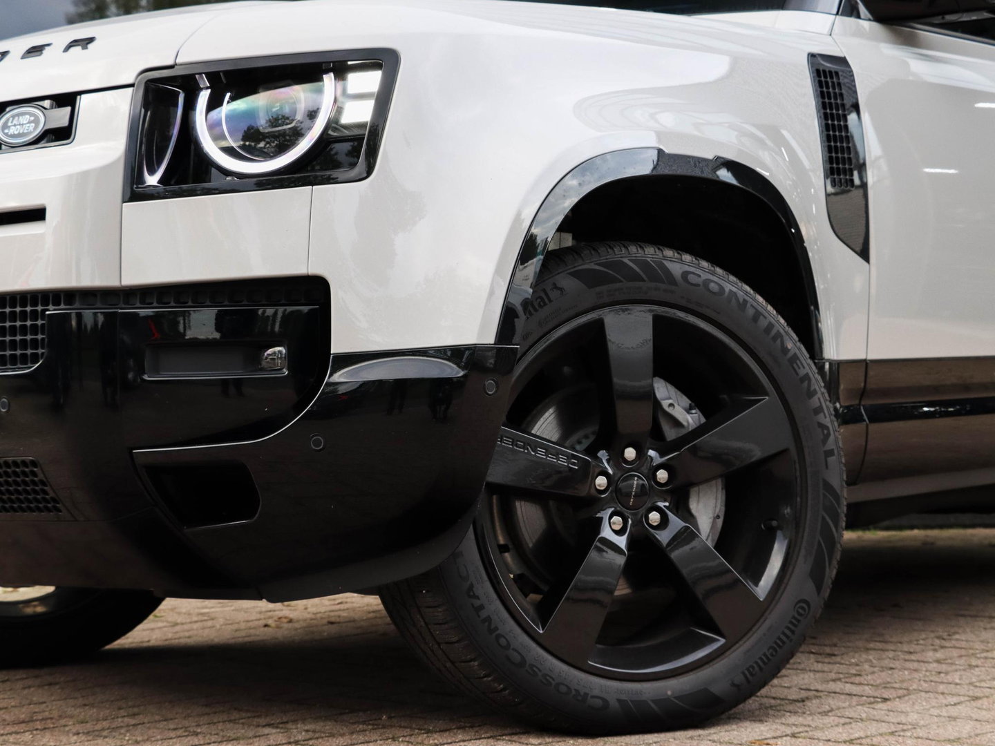 Land Rover Defender 2.0 P300e 110 X-Dynamic HSE |22"|Pano|Trekhaak|360 camera|Stoelkoeling