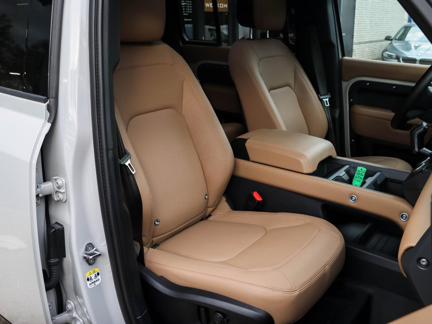 Land Rover Defender 2.0 P300e 110 X-Dynamic HSE |22"|Pano|Trekhaak|360 camera|Stoelkoeling