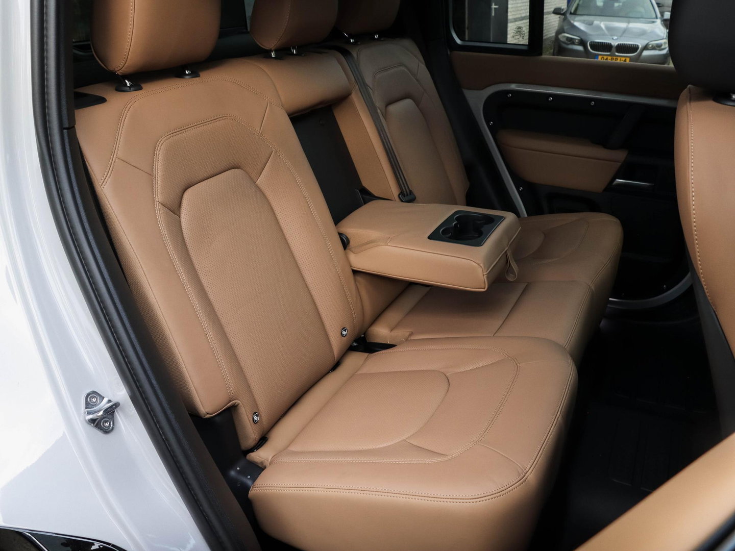 Land Rover Defender 2.0 P300e 110 X-Dynamic HSE |22"|Pano|Trekhaak|360 camera|Stoelkoeling