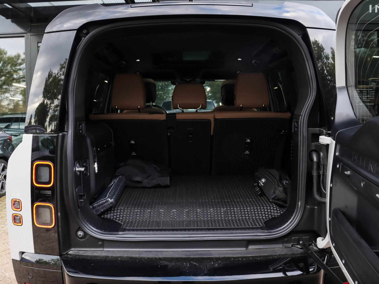 Land Rover Defender 2.0 P300e 110 X-Dynamic HSE |22"|Pano|Trekhaak|360 camera|Stoelkoeling