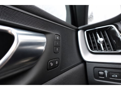 Volvo XC60 2.0 T8 Twin Engine AWD R-Design PANO KEYLESS VOL'