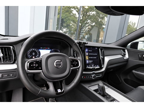 Volvo XC60 2.0 T8 Twin Engine AWD R-Design PANO KEYLESS VOL'