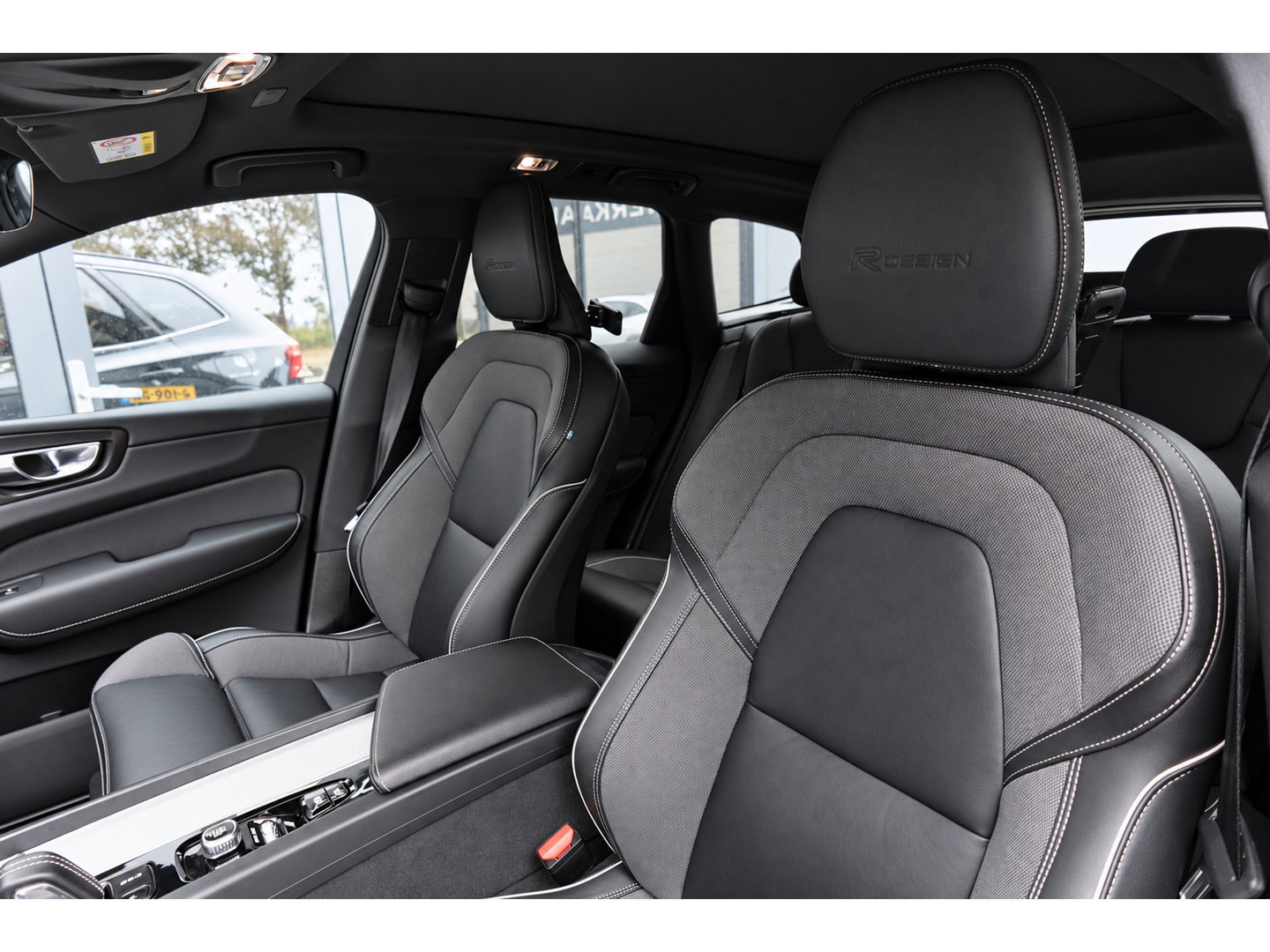 Volvo XC60 2.0 T8 Twin Engine AWD R-Design PANO KEYLESS VOL'