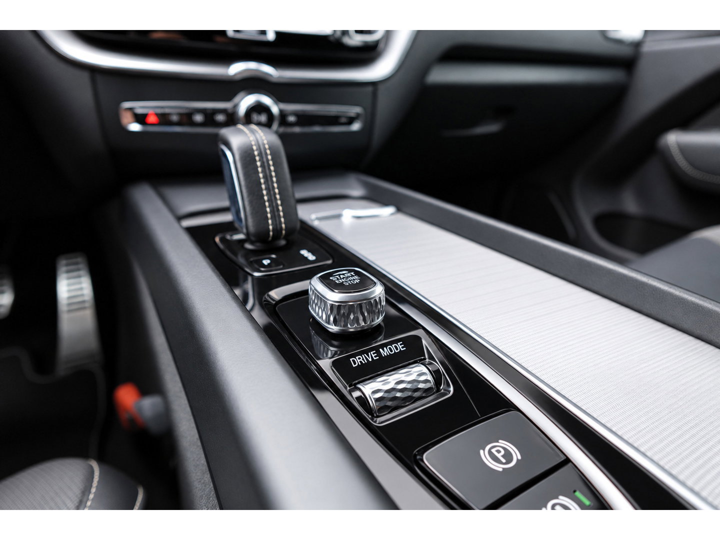 Volvo XC60 2.0 T8 Twin Engine AWD R-Design PANO KEYLESS VOL'