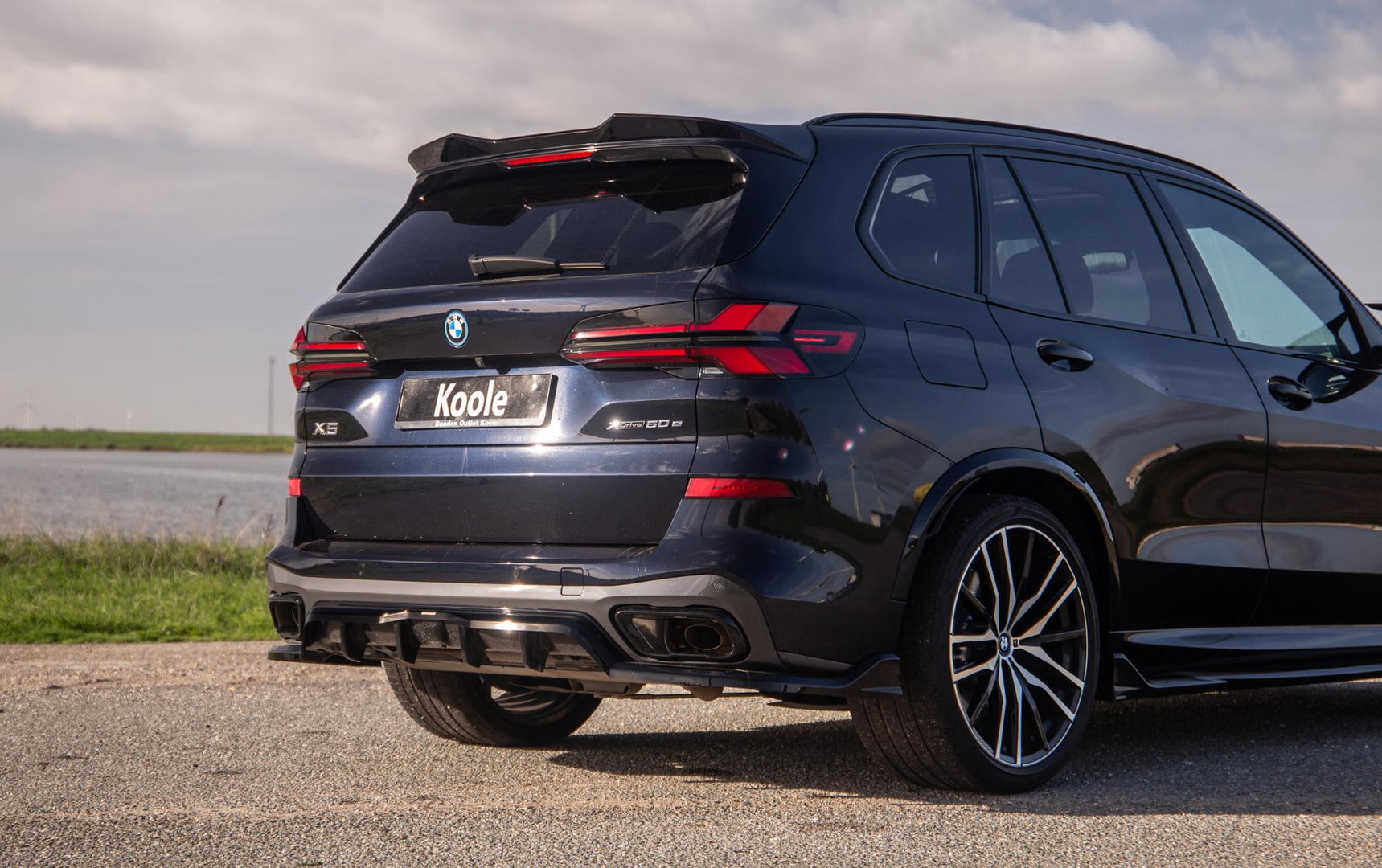 BMW X5 xDrive50e Launch Edition M PAKKET / SKYLOUNCH / TREKHAAK / MAXTON / PANO / HEAD UP / BEKERKOELING / STOEVERWAMRING / DEALER ONDERHOUDEN