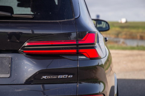 BMW X5 xDrive50e Launch Edition M PAKKET / SKYLOUNCH / TREKHAAK / MAXTON / PANO / HEAD UP / BEKERKOELING / STOEVERWAMRING / DEALER ONDERHOUDEN