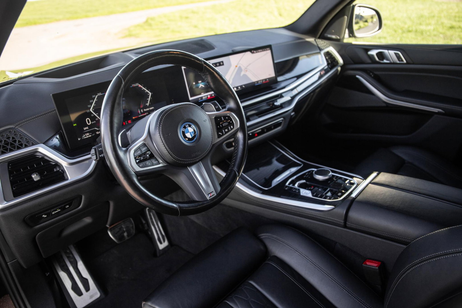 BMW X5 xDrive50e Launch Edition M PAKKET / SKYLOUNCH / TREKHAAK / MAXTON / PANO / HEAD UP / BEKERKOELING / STOEVERWAMRING / DEALER ONDERHOUDEN