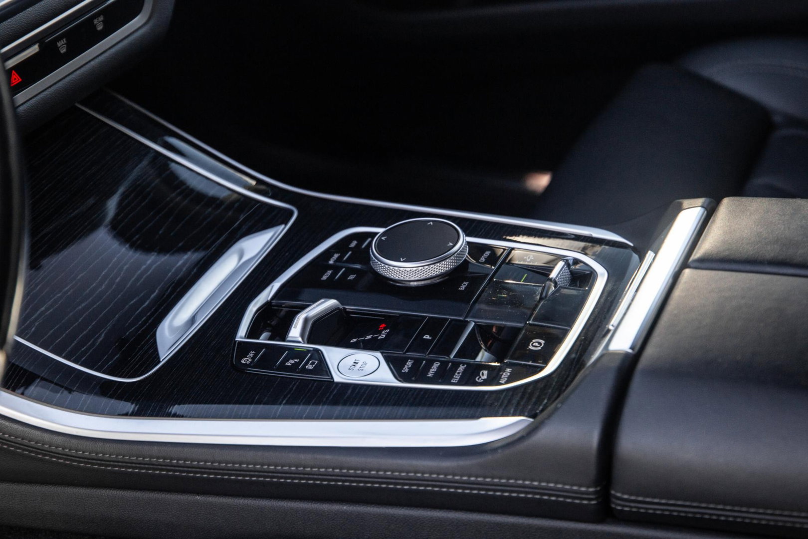 BMW X5 xDrive50e Launch Edition M PAKKET / SKYLOUNCH / TREKHAAK / MAXTON / PANO / HEAD UP / BEKERKOELING / STOEVERWAMRING / DEALER ONDERHOUDEN